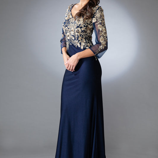 Vestido de manga 3/4 con apliques florales de Amelia Couture 7039