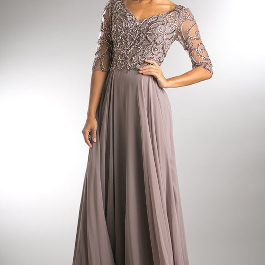 Vestido de gasa con pedrería y cuello en V y manga 3/4 de Amelia Couture 7046