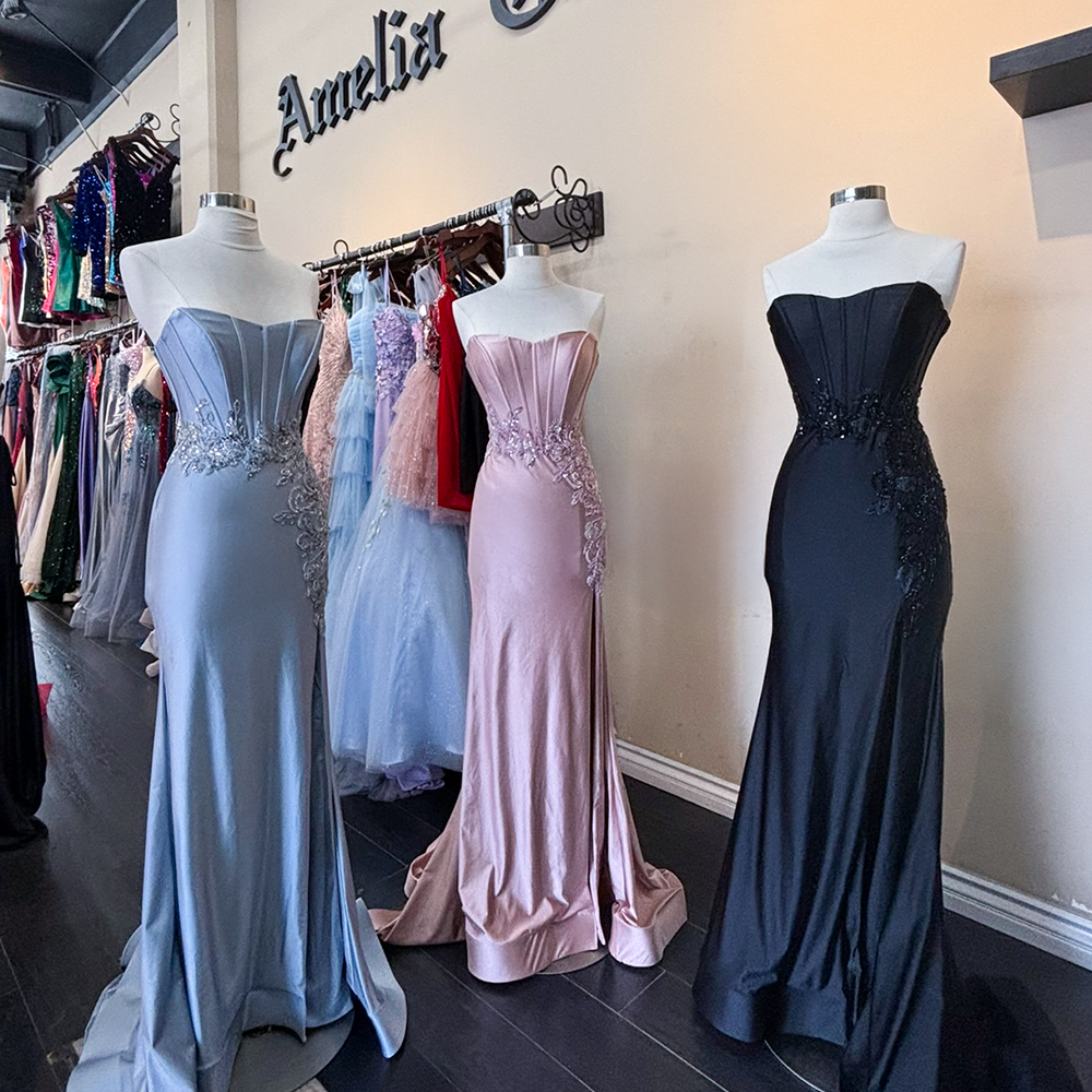 Amelia Couture 7057 - Vestido entallado sin tirantes y con abertura de corsé