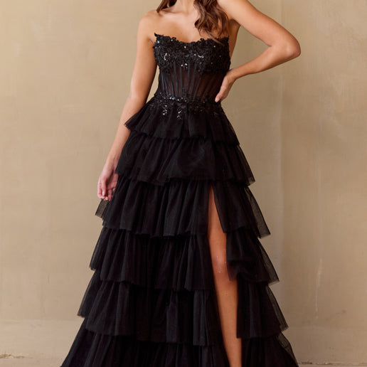 Vestido de corte A con capas y sin tirantes de Amelia Couture 9053