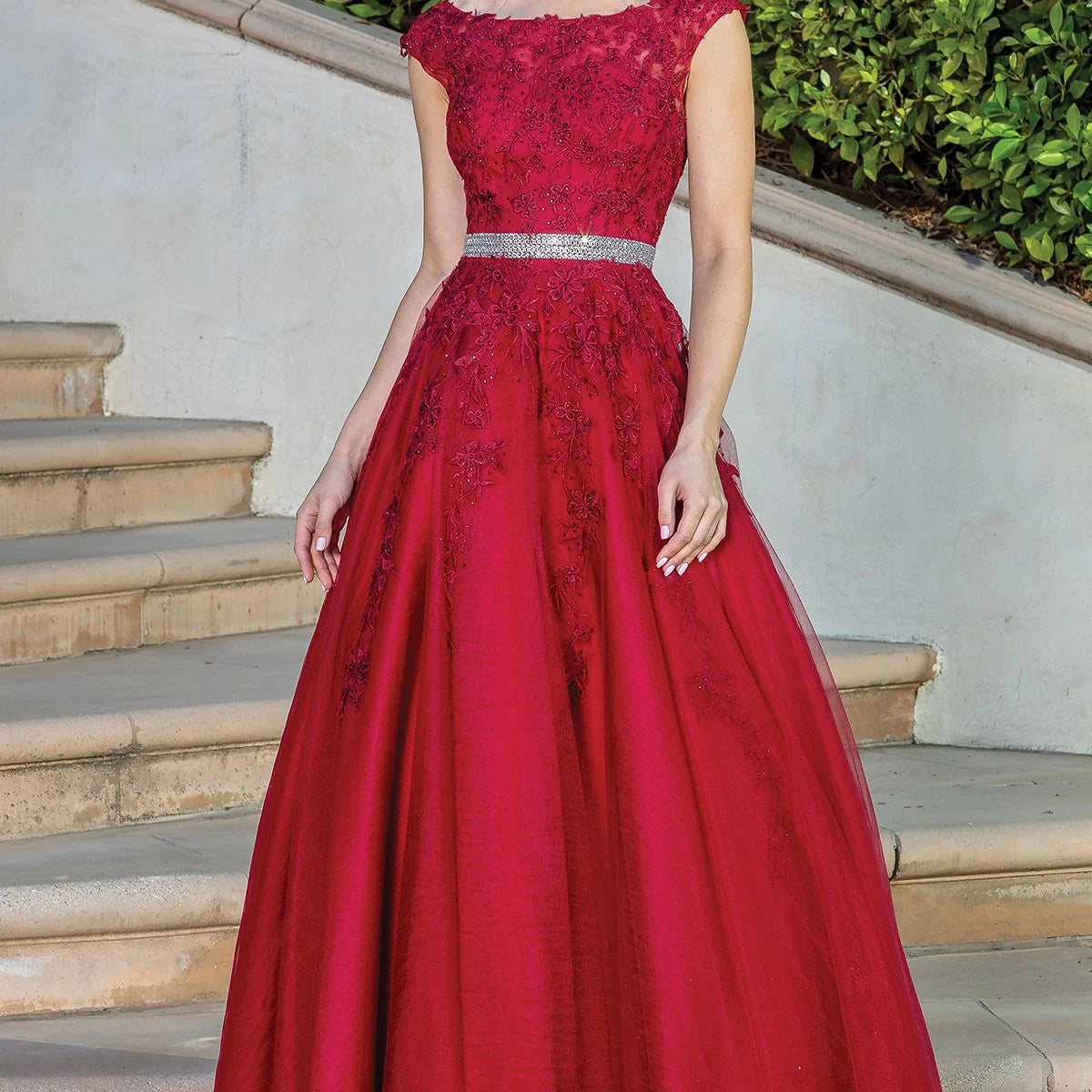 Vestido de fiesta con cuello barco bordado Dancing Queen 4245