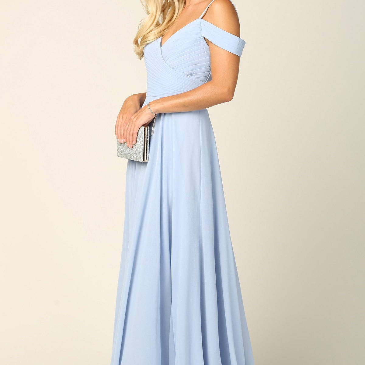 Vestido de línea A de gasa con hombros descubiertos y detalles plisados en el corpiño EVA 5183