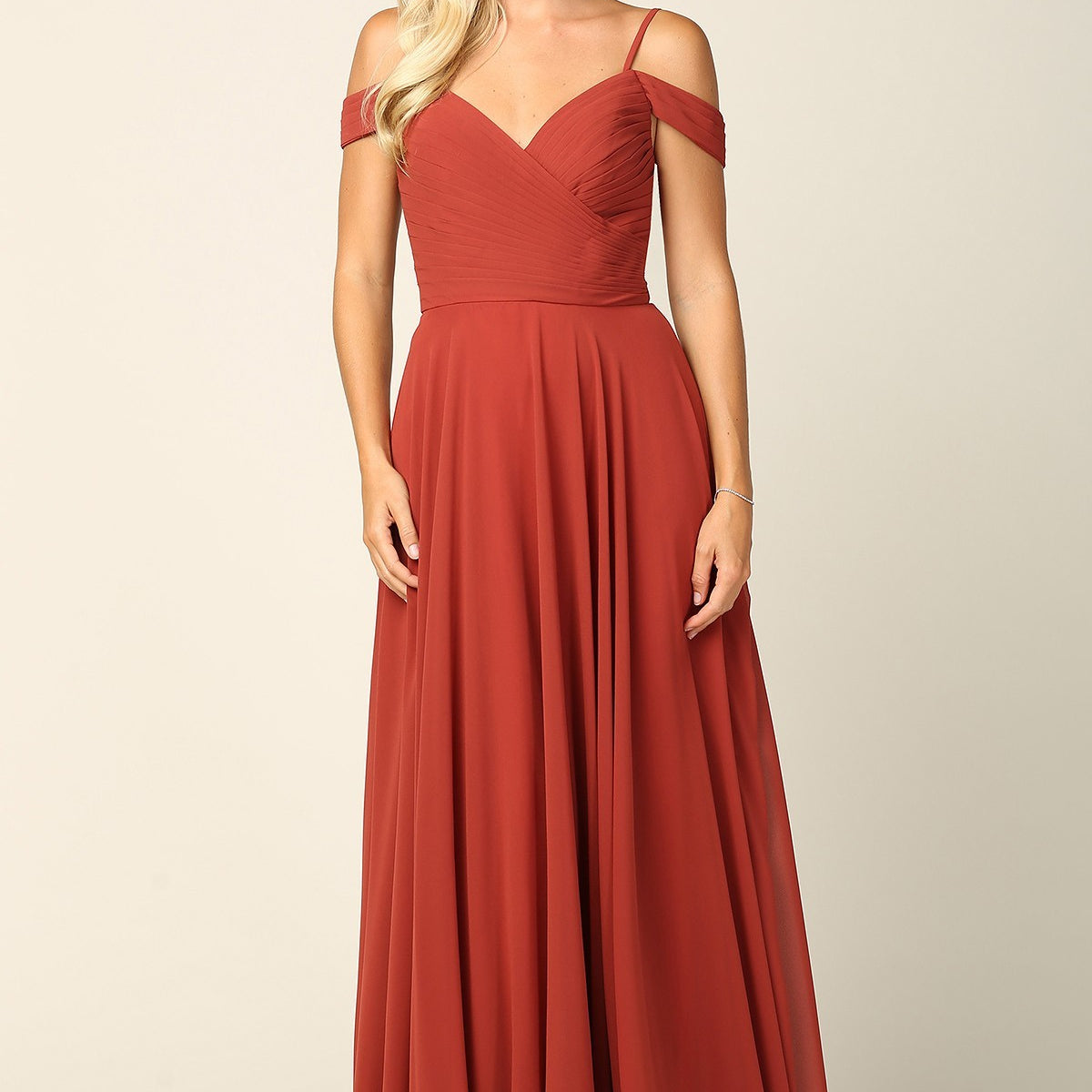 Vestido de línea A de gasa con hombros descubiertos y detalles plisados en el corpiño EVA 5183