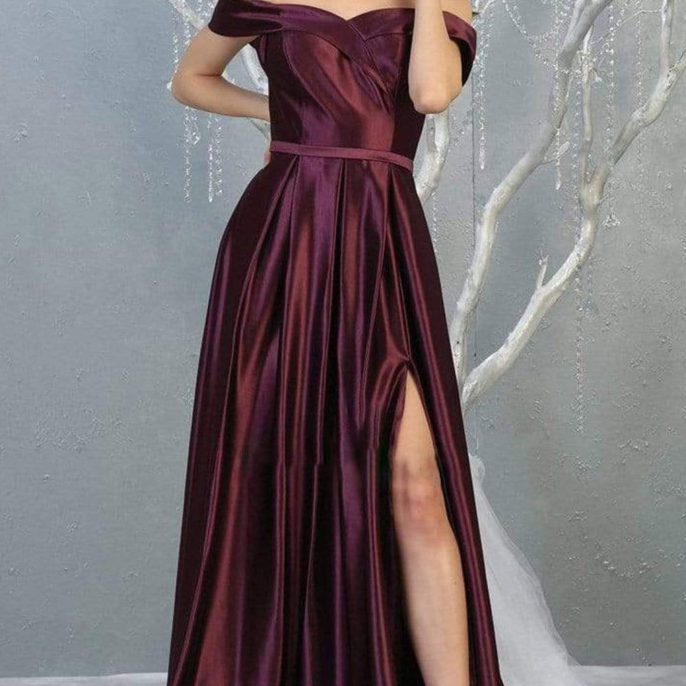 Vestido metálico de hombros descubiertos con sobrepelliz y gran abertura MQ1781