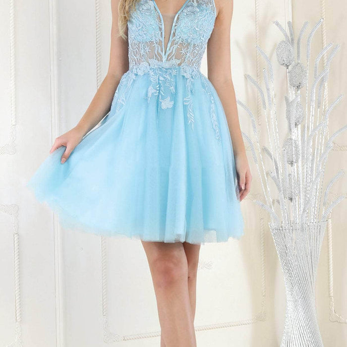 Vestido de cóctel con escote en V y cuerpo ilusión MQ1949