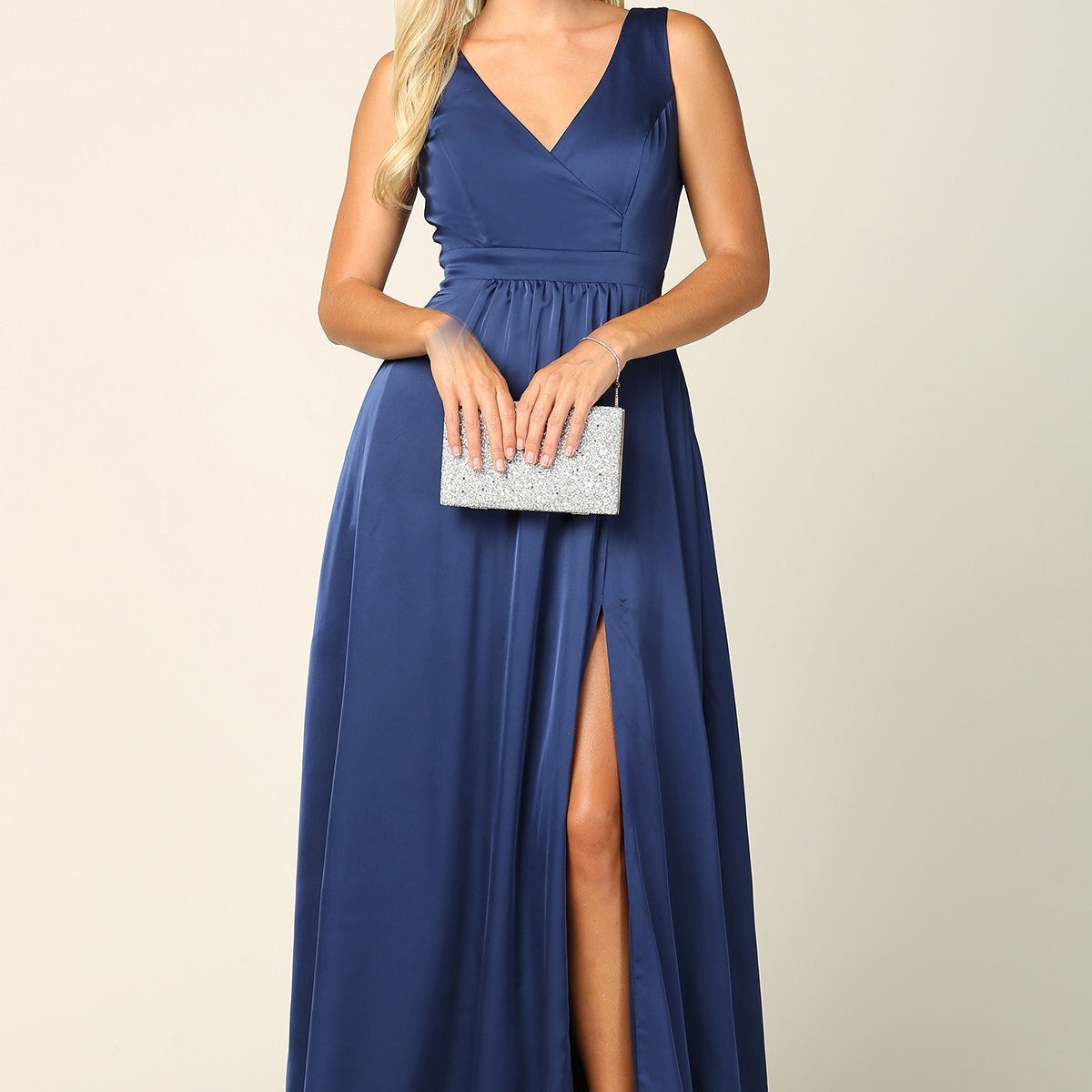 Vestido de gasa satinada sin mangas con escote en V, abertura frontal y bolsillos EVA 3423