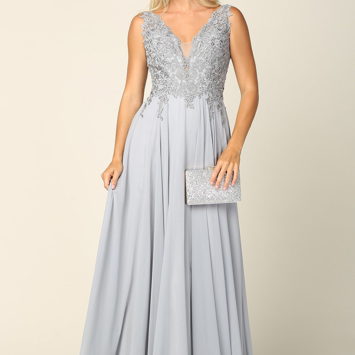 Vestido de gasa sin mangas con apliques monocromos en el corpiño EVA 5201