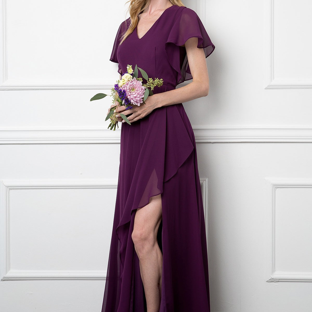 Vestido de gasa con escote en pico y manga alada, detalles de volantes, abertura frontal y bolsillos EVA 3442