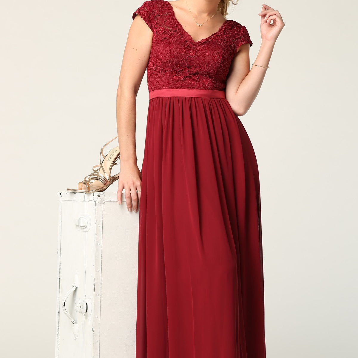 Vestido de encaje y gasa con mangas casquillo EVA 3161