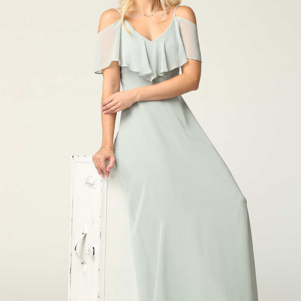 Vestido de dama de honor de gasa con hombros fríos y largo hasta el suelo EVA 3263