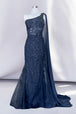 Vestido de noche con capa y apliques de Amelia Couture 7048