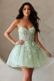 Vestido corto con aplicación y corte en A sin tirantes de Amelia Couture BZ9024S