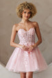 Vestido corto con aplicación y corte en A sin tirantes de Amelia Couture BZ9024S