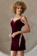 Vestido corto de terciopelo con hombros descubiertos de Amelia Couture 6200S