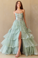 Vestido de corte A con capas y sin tirantes de Amelia Couture 4033