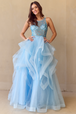 Vestido de corte A con capas sin mangas de Amelia Couture 5066