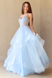 Vestido de corte A con capas y sin mangas de Amelia Couture 5068