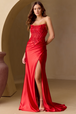 Vestido satinado sin tirantes con abertura y apliques de Amelia Couture 9056