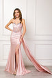 Vestido satinado sin tirantes con abertura y pedrería de Amelia Couture 3099