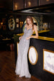 Vestido entallado sin tirantes con pedrería de Juliet JT2525L