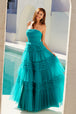 Vestido de satén con apliques y abertura, de Juliet JT2542S