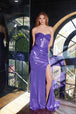 Vestido con abertura y sin tirantes metalizado de Juliet JT2578H