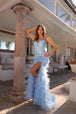 Vestido ajustado sin mangas con abertura de plumas de Nox Anabel C1413