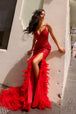 Vestido de novia con aberturas de plumas sin mangas de Nox Anabel C1422