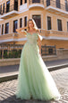 Vestido sin hombros con apliques de mariposas de Nox Anabel J1324