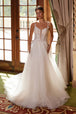 Vestido nupcial en línea A de tul con apliques de Nox Anabel JE1021