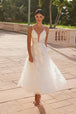 Vestido nupcial con escote en V y largo tipo té de Nox Anabel JE1027