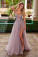 Vestido en línea A con escote en V, apliques y abertura de Nox Anabel G1649