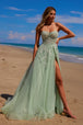 Vestido en línea A sin tirantes con brillo y abertura de Nox Anabel G1371