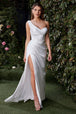 Vestido blanco de satén con un hombro descubierto y abertura de Ladivine 7448W