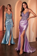 Vestido con abertura y cuello en V con pedrería de Ladivine CC0238