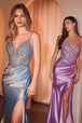 Vestido con abertura y cuello en V con pedrería de Ladivine CC0238