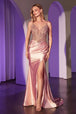 Vestido con abertura y cuello en V con pedrería de Ladivine CC0238