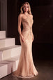 Vestido largo con cuello halter y pedrería de Ladivine CC427
