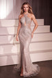 Vestido largo con cuello halter y pedrería de Ladivine CC427
