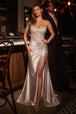 Vestido satinado sin tirantes con pedrería de Ladivine CC467