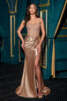 Vestido satinado sin tirantes con abertura y apliques de Ladivine CC475