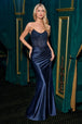 Vestido satinado sin tirantes con abertura y apliques de Ladivine CC475