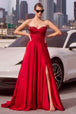 Vestido satinado en línea A sin hombros y con abertura de Ladivine CD297