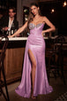 Vestido de tafetán sin tirantes con pedrería y abertura de Ladivine CD382