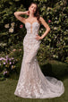 Vestido de novia sin tirantes entallado con apliques de Ladivine CD793W
