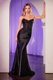 Vestido de novia con abertura y sin tirantes de satén con apliques de Ladivine CD797
