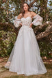 Vestido de novia de tul en capas sin tirantes y encaje de Ladivine CD962W