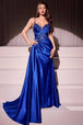 Vestido de satén con apliques, sin mangas y con abertura de Ladivine CDS524