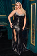 Vestido satinado de talla grande con pedrería y abertura de Ladivine CDS529C
