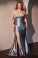 Vestido satinado de talla grande con pedrería y abertura de Ladivine CDS529C
